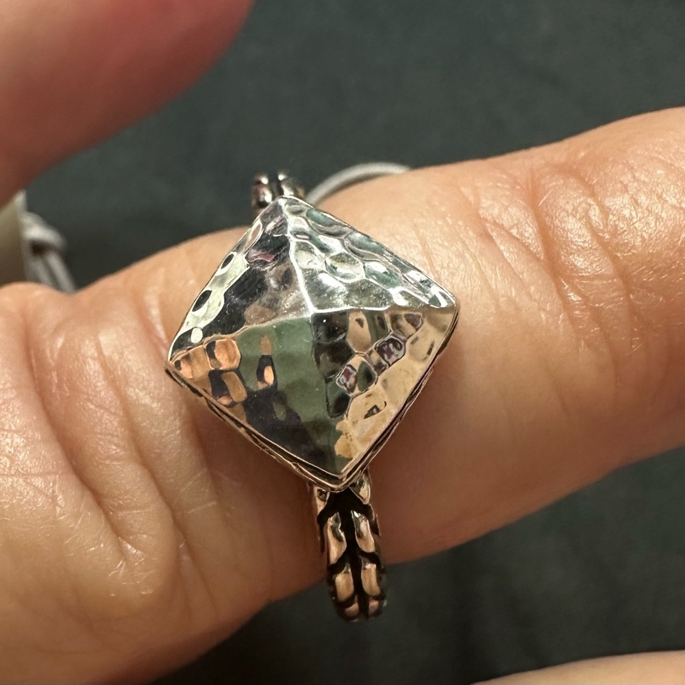 John Hardy NWT silver hammered ring size 7 box and pouch new - Christmas gift - Picture 2 of 7